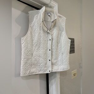 Chico’s - Full Zip Vest - size 3 (XL) Women’s Winter White Quilted with Pockets